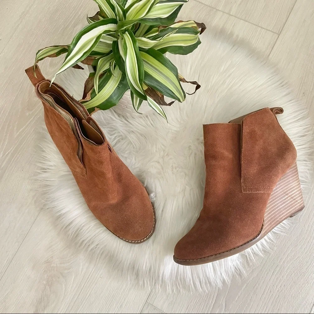LUCKY BRAND Yameena Suede Wedge Booties